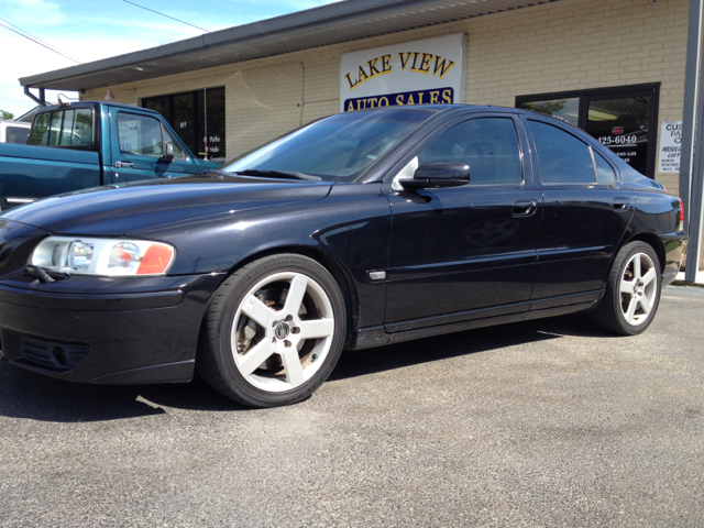 2005 Volvo S60 W/leather