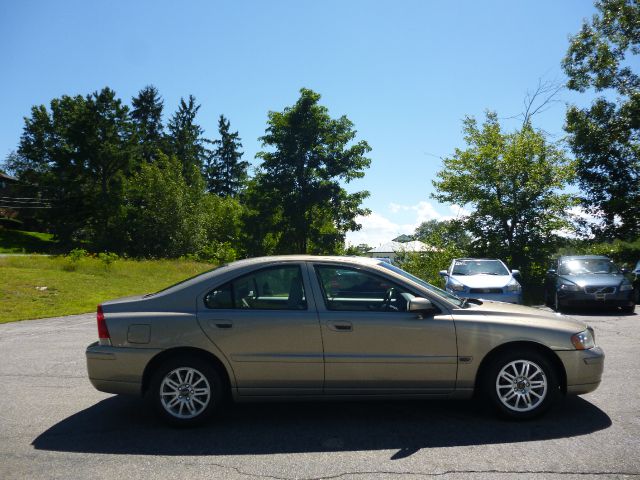 2005 Volvo S60 4WD 4dr Sport