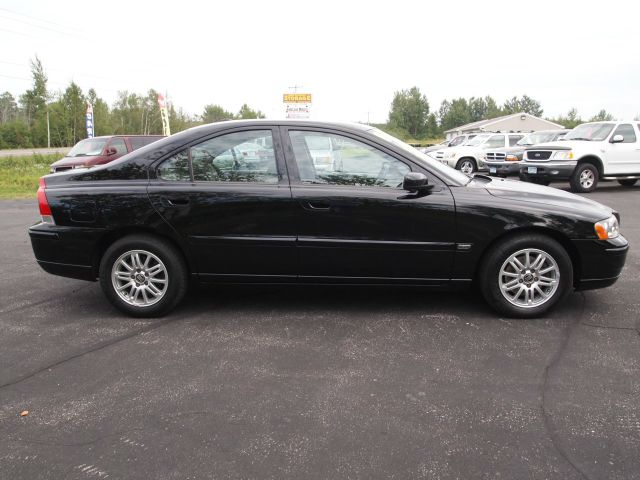 2005 Volvo S60 SL Pickup 4D 5 1/2 Ft