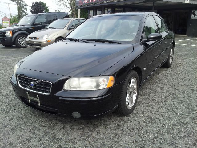 2005 Volvo S60 4WD 4dr Sport