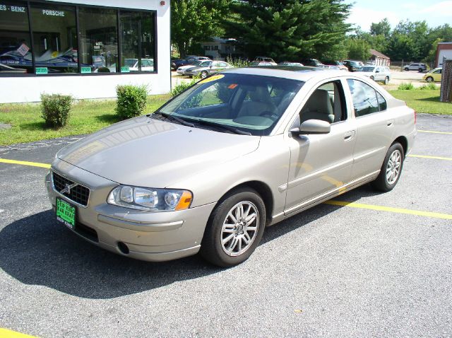 2005 Volvo S60 4WD 4dr Sport