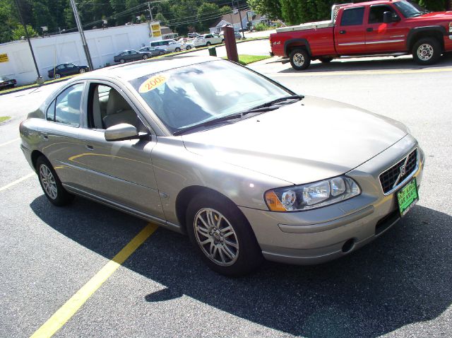 2005 Volvo S60 4WD 4dr Sport