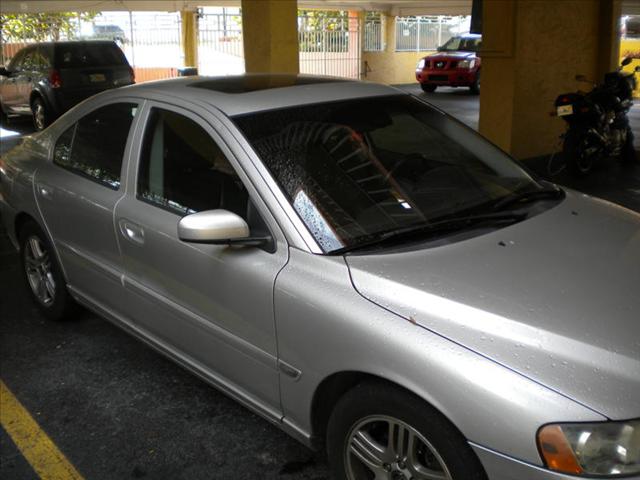2006 Volvo S60 FWD XLT (roof)