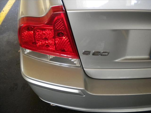 2006 Volvo S60 FWD XLT (roof)