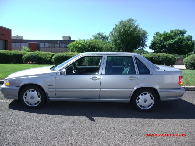 1998 Volvo S70 Base