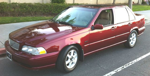 1998 Volvo S70 Base