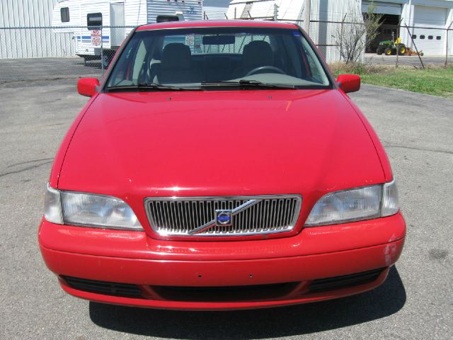 1999 Volvo S70 Base