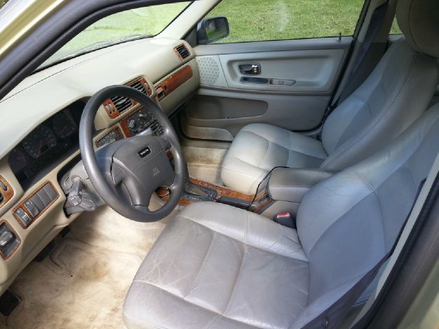 1999 Volvo S70 Base