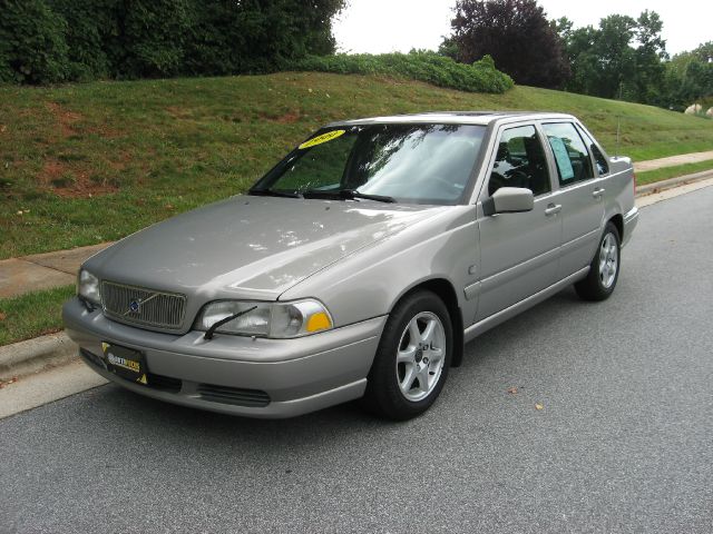 1999 Volvo S70 Base