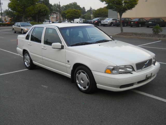 1999 Volvo S70 Base