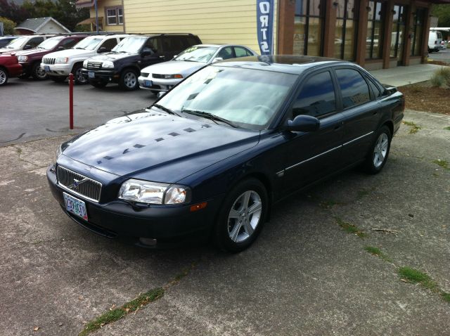 2000 Volvo S80 LE 4x4 SUV