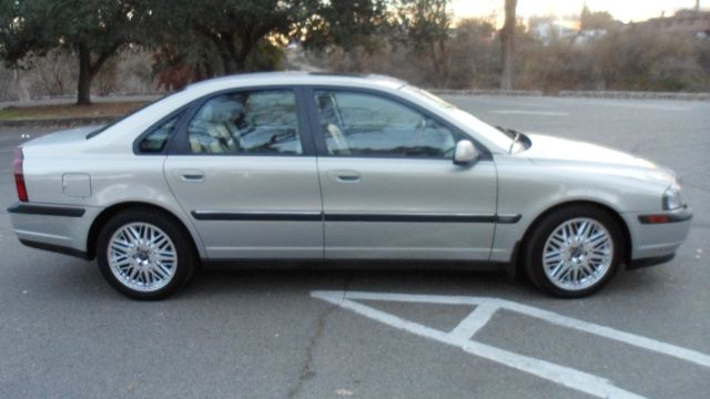 2000 Volvo S80 LE 4x4 SUV