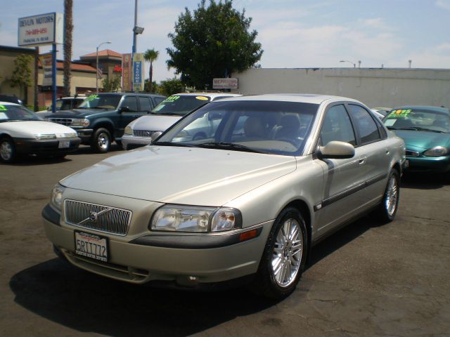 2000 Volvo S80 LE 4x4 SUV