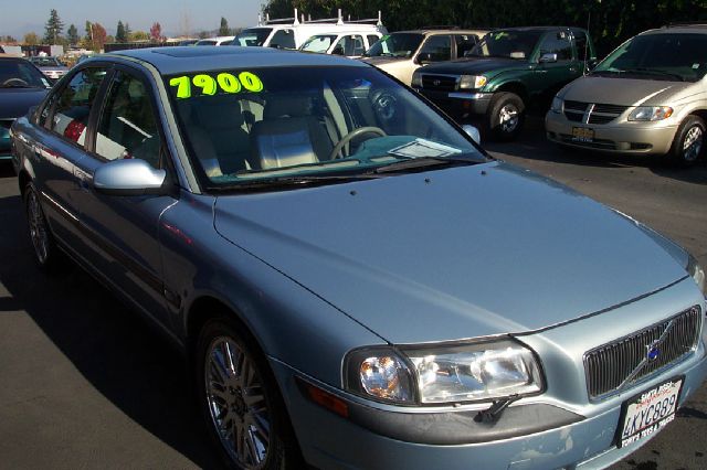 2000 Volvo S80 LE 4x4 SUV