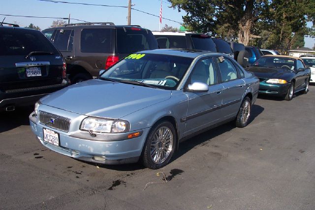 2000 Volvo S80 LE 4x4 SUV