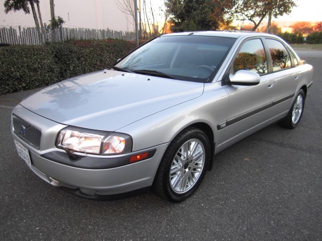 2001 Volvo S80 LE 4x4 SUV