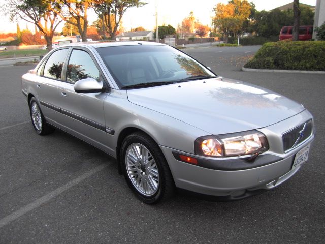 2001 Volvo S80 LE 4x4 SUV