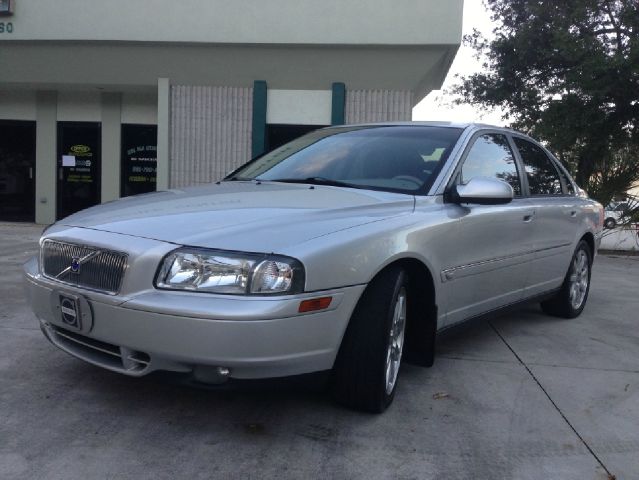 2002 Volvo S80 LE 4x4 SUV