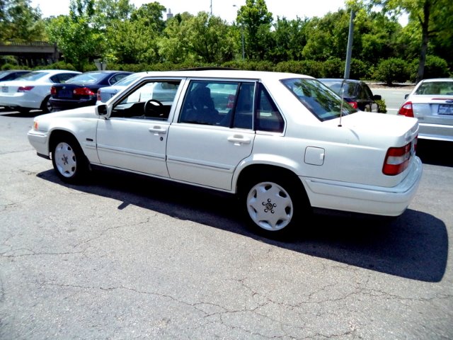 1998 Volvo S90 L.T. 4-w.d. 5.3L