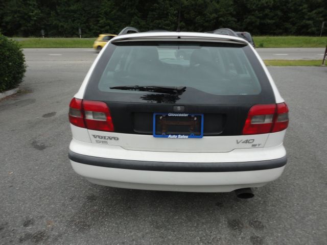 2000 Volvo V40 Base
