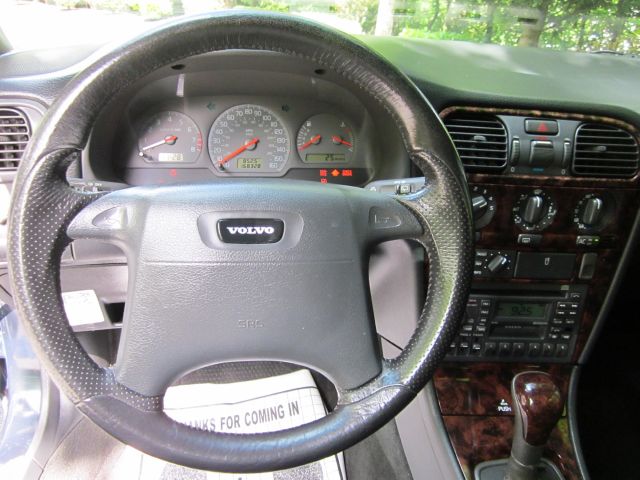 2000 Volvo V40 Base
