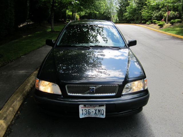 2000 Volvo V40 Base