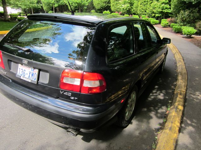 2000 Volvo V40 Base