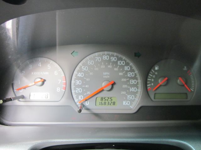 2000 Volvo V40 Base