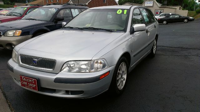 2001 Volvo V40 Base