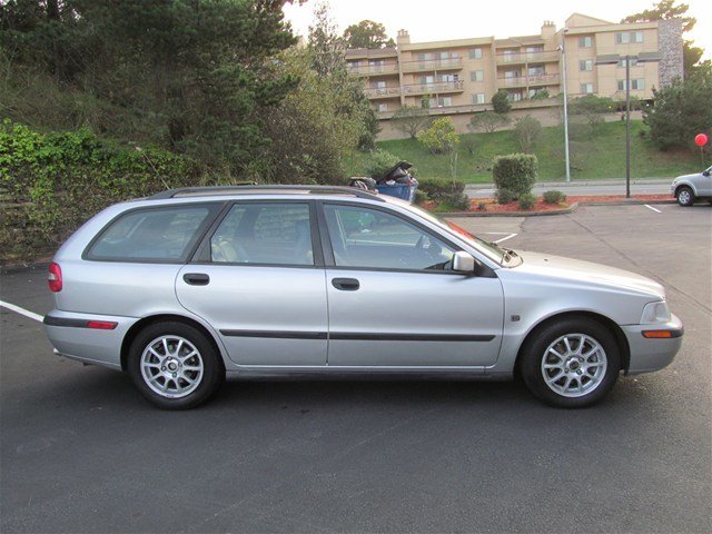2001 Volvo V40 Unknown