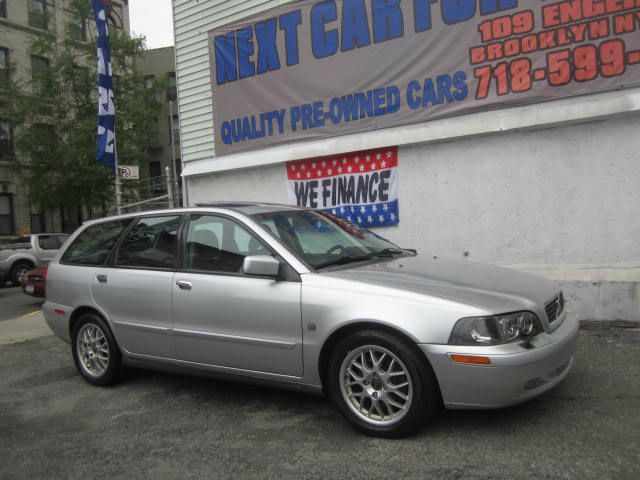 2004 Volvo V40 Loaded Up