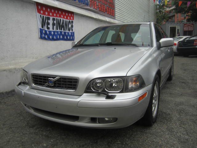 2004 Volvo V40 Loaded Up