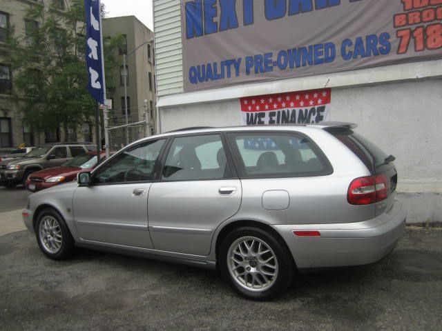 2004 Volvo V40 Loaded Up