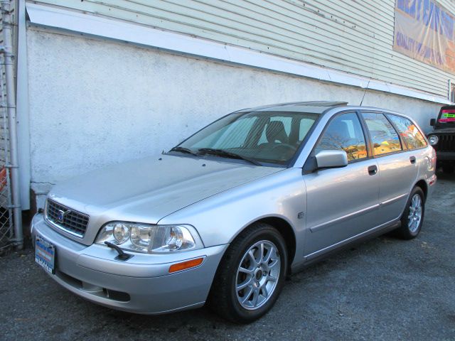 2004 Volvo V40 2 DOOR GTP