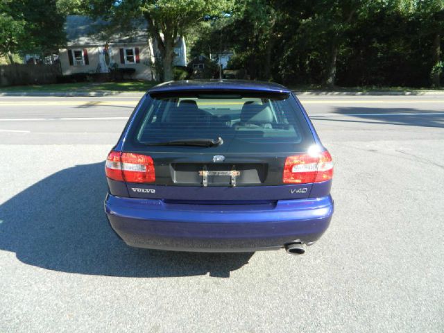2004 Volvo V40 S 5 Passenger