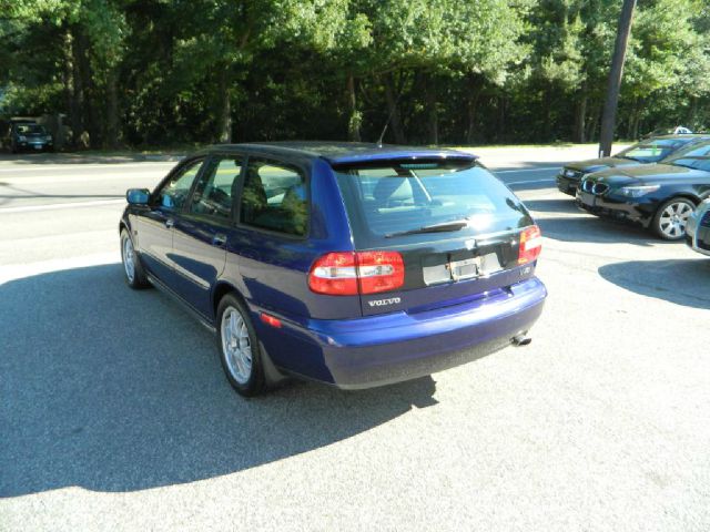 2004 Volvo V40 S 5 Passenger