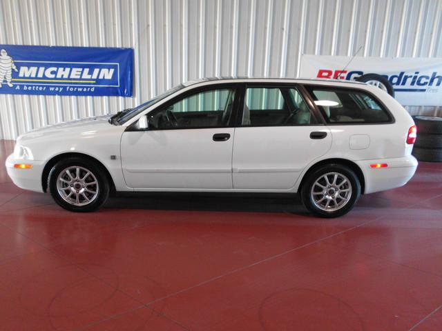 2004 Volvo V40 8