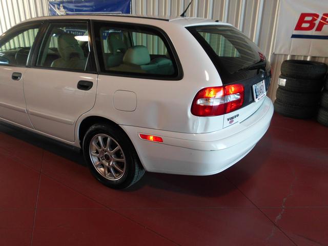 2004 Volvo V40 8