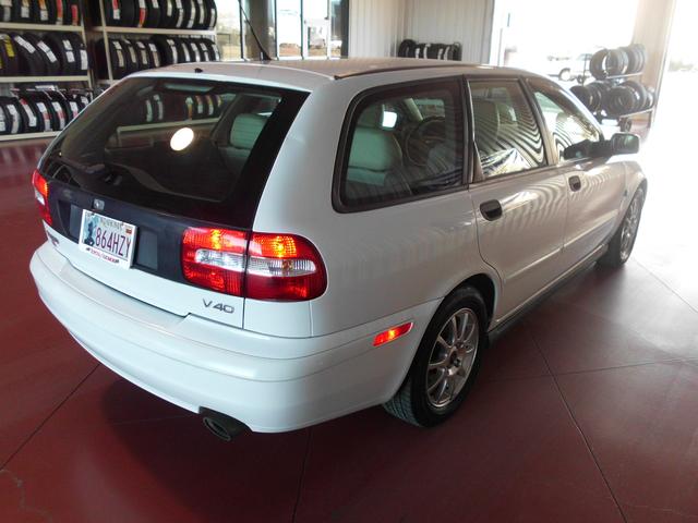 2004 Volvo V40 8