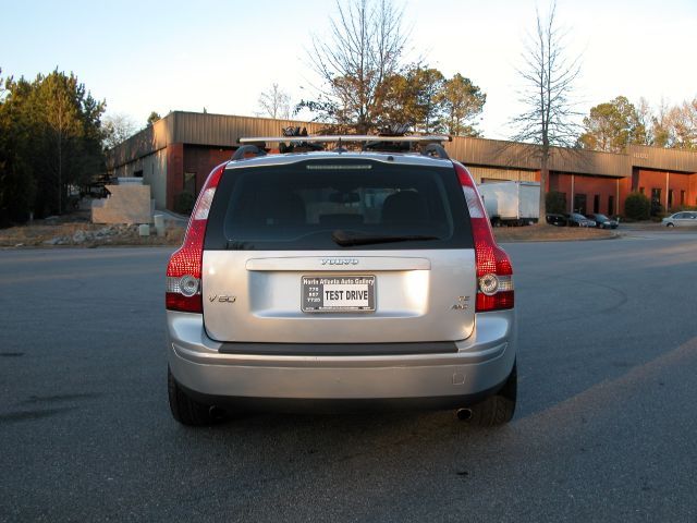 2005 Volvo V50 CREW CAB 153.0 WB SLE