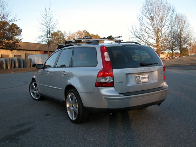 2005 Volvo V50 CREW CAB 153.0 WB SLE