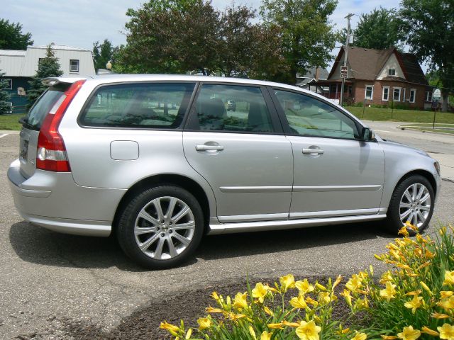 2006 Volvo V50 CREW CAB 153.0 WB SLE