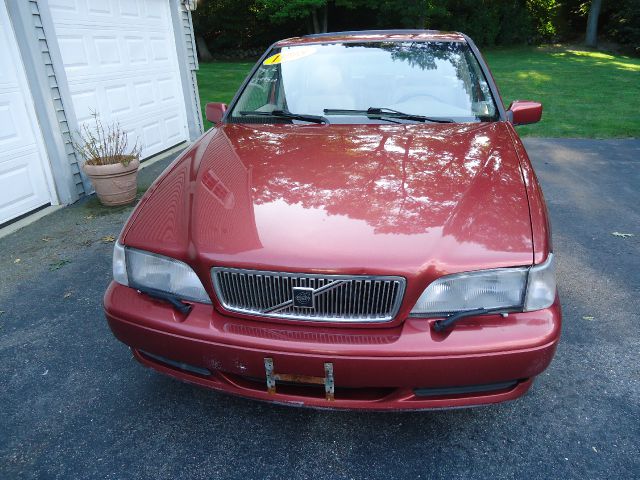 1998 Volvo V70 Base