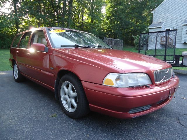 1998 Volvo V70 Base