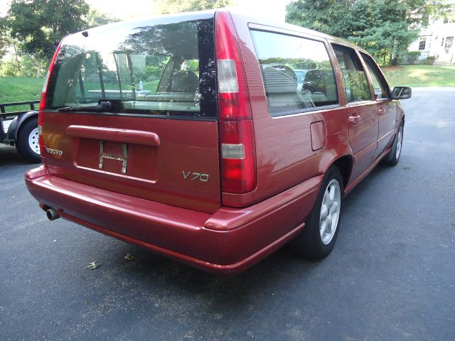 1998 Volvo V70 Base