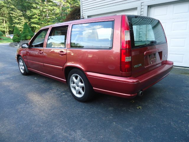 1998 Volvo V70 Base