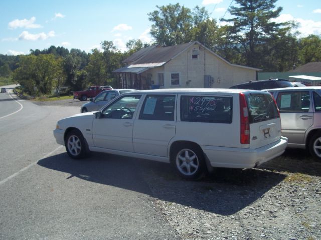 1998 Volvo V70 Base
