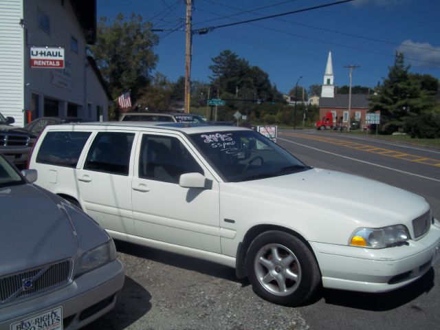 1998 Volvo V70 Base