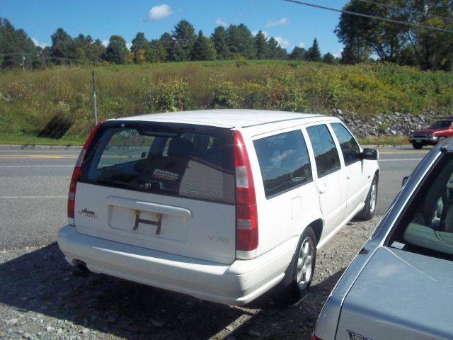 1998 Volvo V70 Base