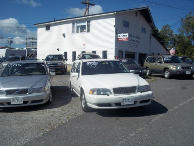 1998 Volvo V70 Base